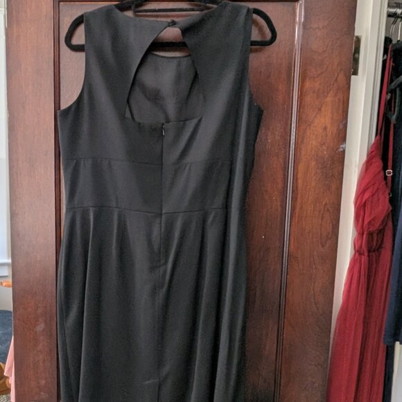 Absolutely Gorgeous Evening Dress - Picture 2 of 3